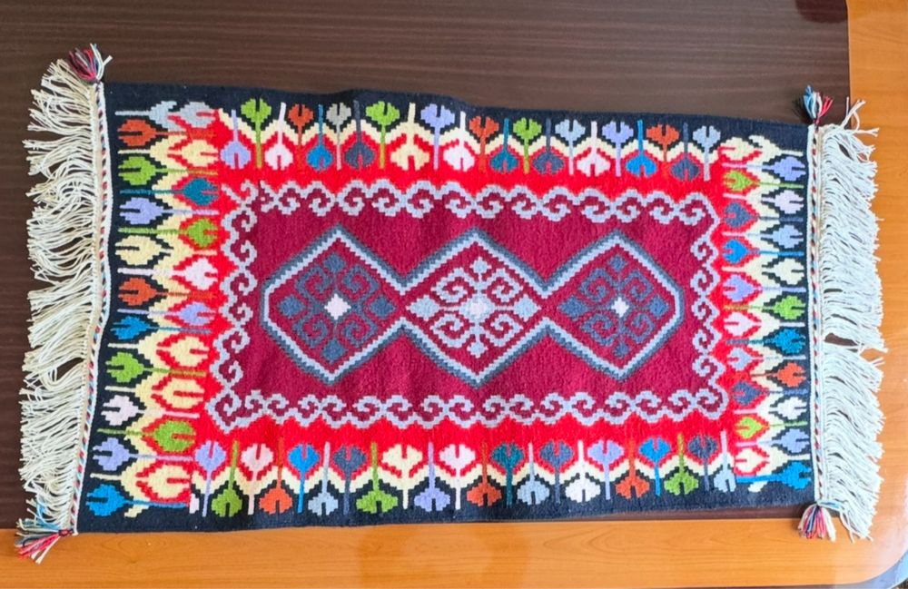 Қолдан тоқылған тықыр кілемше. Жолақ.Безворсовый ковер ручной работы