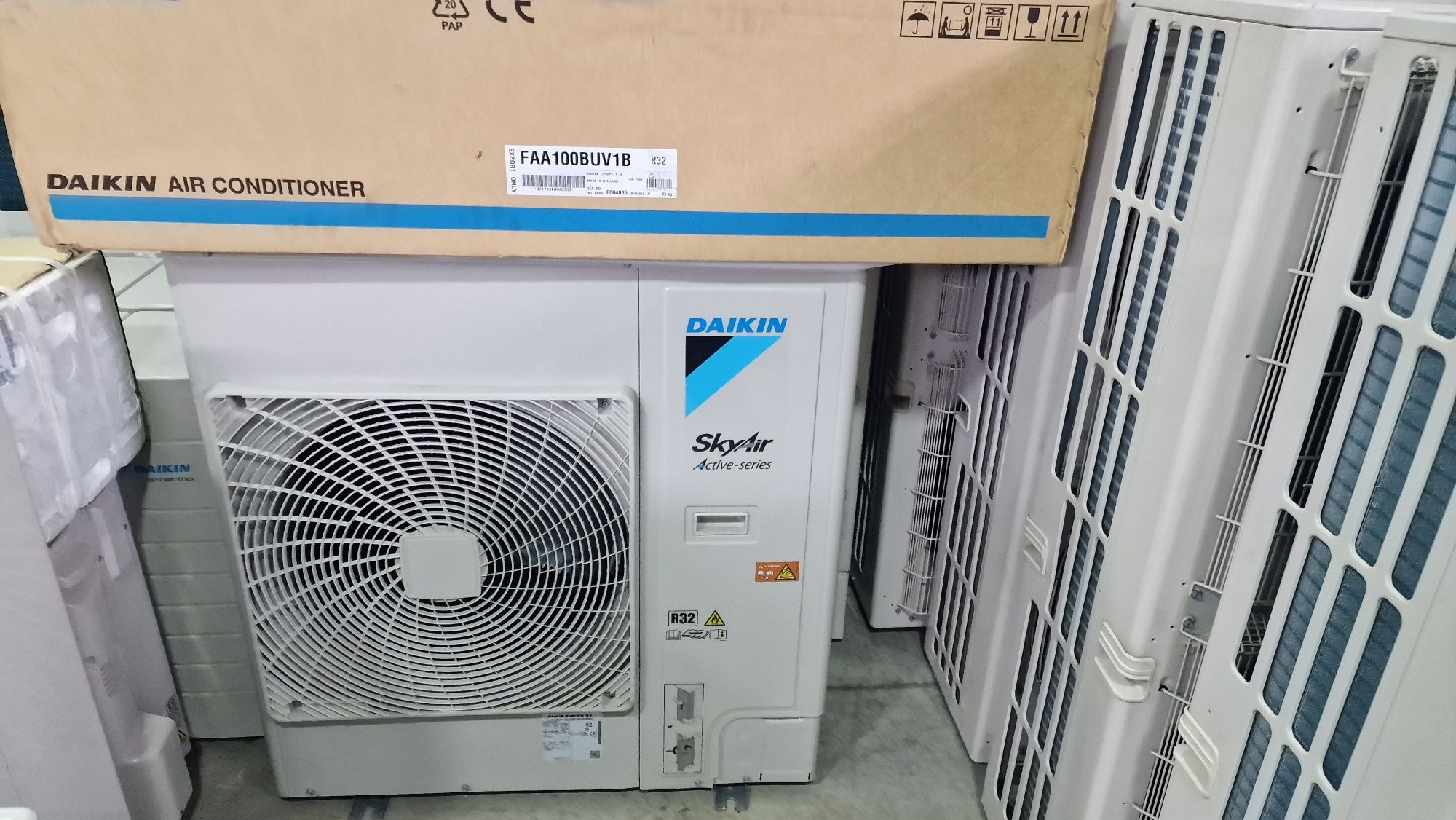 Ново стенен  Daikin AZAS100 FAA100 36000btu 11kw на отопление