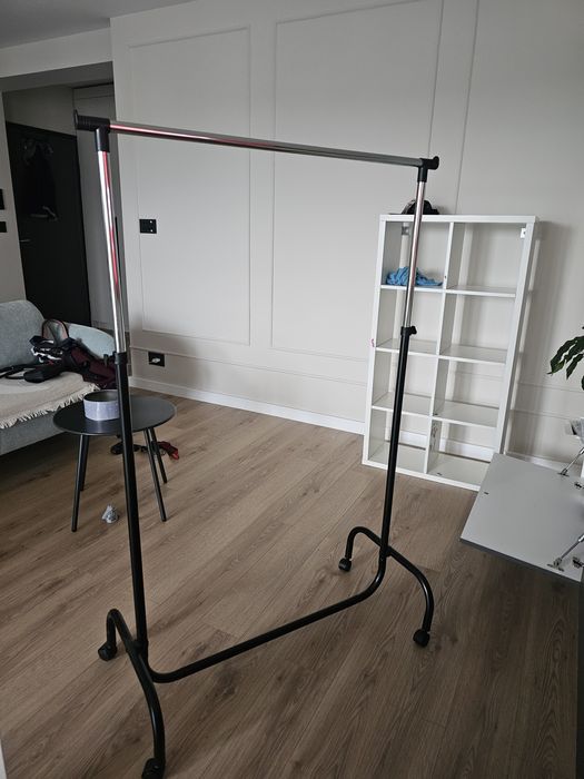 Stander suport mobil haine umerase