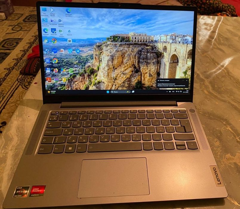 Notebook lenova holati ideal. SSD 256gb. RAM 8gb. Videokart 2gb.