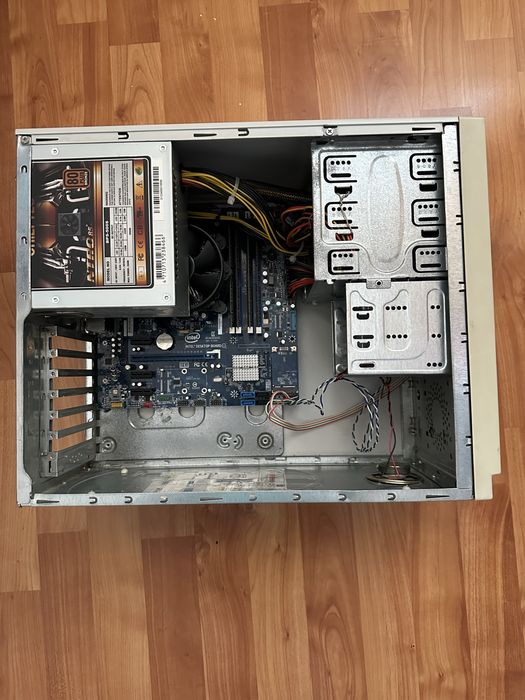 Sistem complet rapid– i7, 16GB RAM, SSD 256GB, video integrat intel