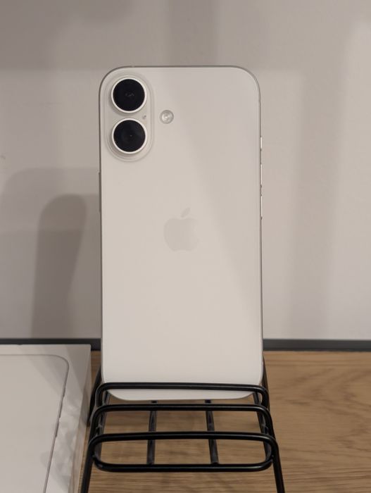 iPhone 16 White, 256 GB, 70 cicluri de încărcare