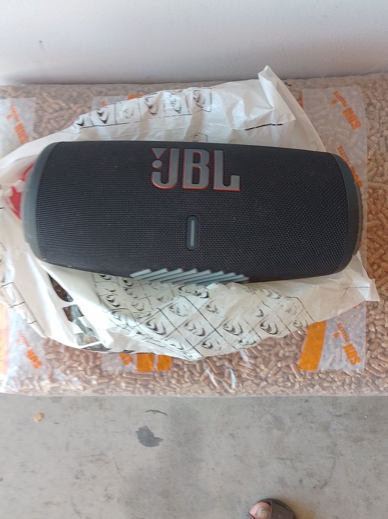 Jbl Xstreme 3 на 2месеца