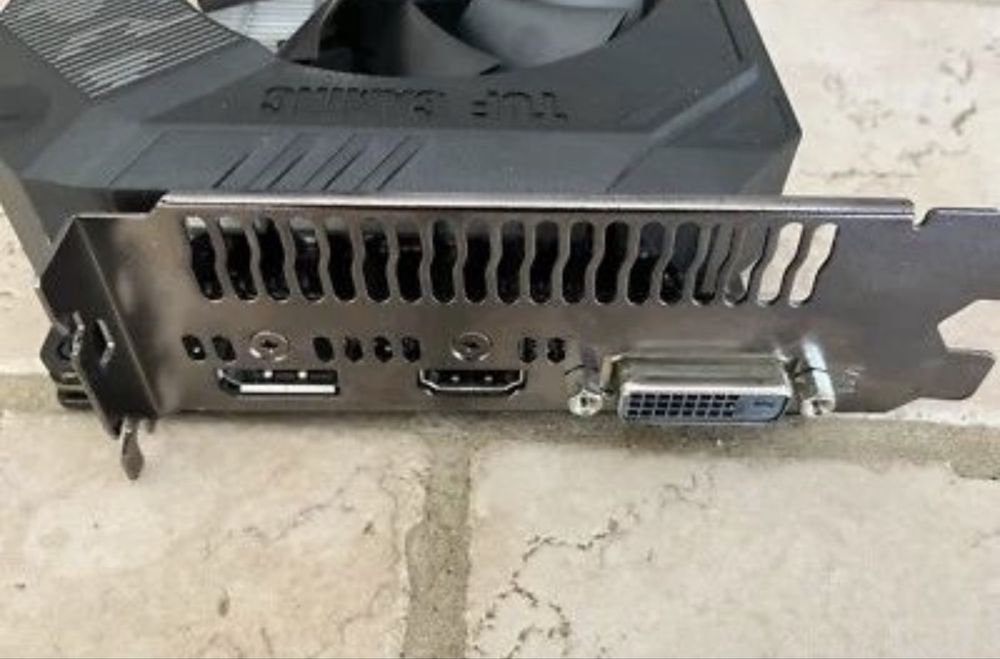 Vand placa video nvidia gtx 1650 de 4gb vram.