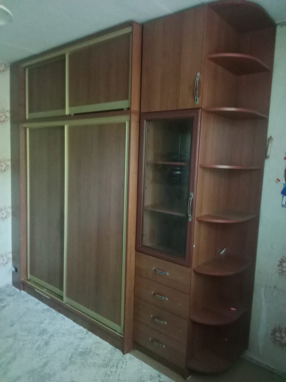 Продам хороший шкаф б/у