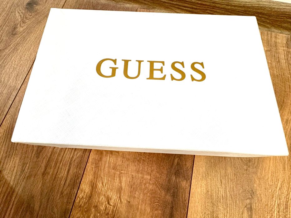 Сникърси Guess FLJELB FAL12 Бял