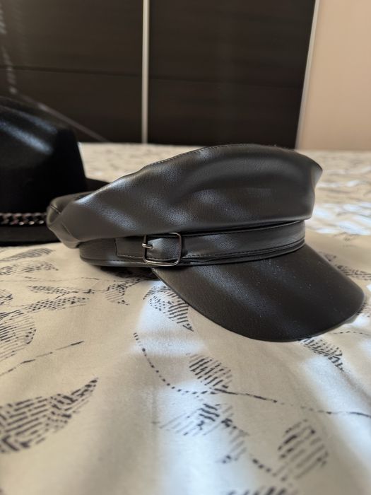 Шапки Reserved и Stradivarius