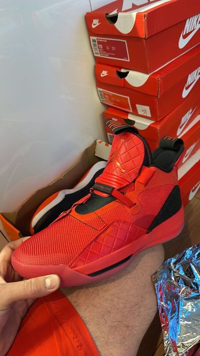 Маратонки NIKE различни модели.
