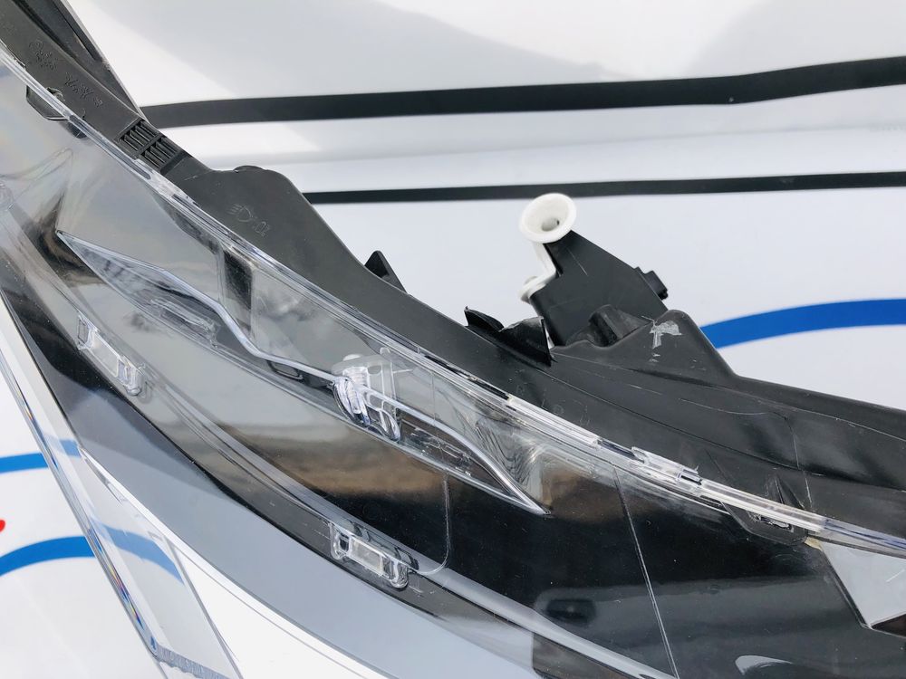 Far dreapta halogen led Toyota Corolla facelift dupa 2016