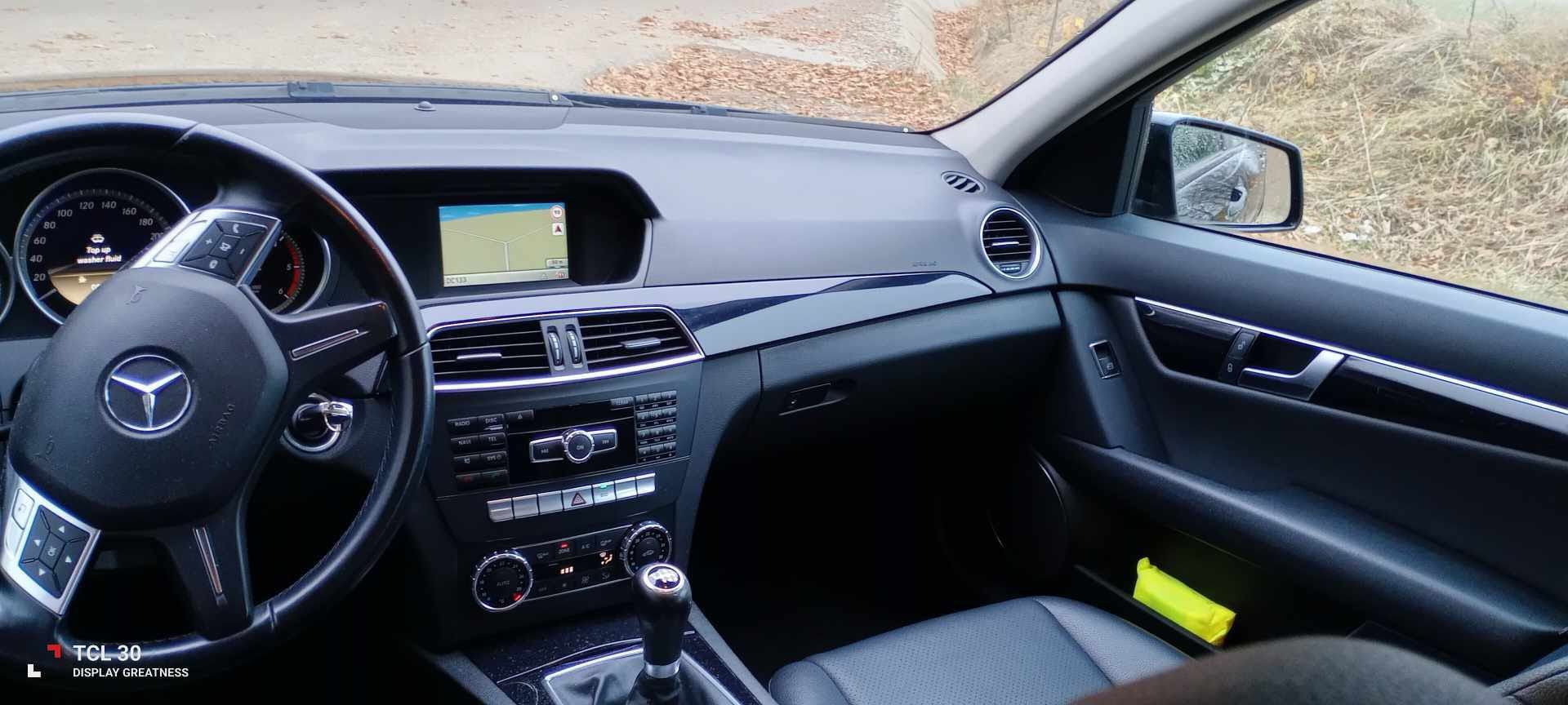 Vând Mercedes-Benz C200
