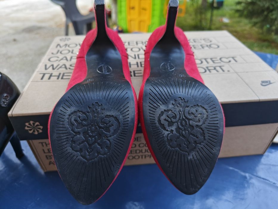 Pantofi rosii cu piele intoarsa - Graceland