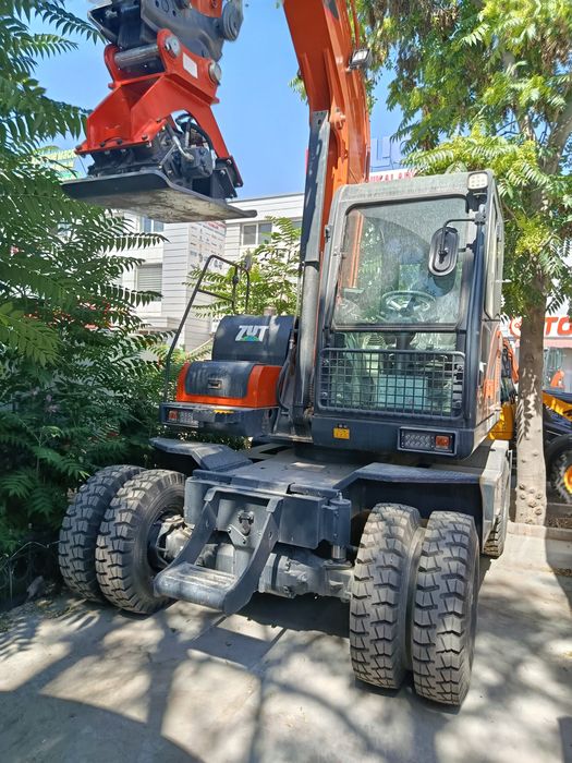 Hamma turdagi ekskavatorlar bizda