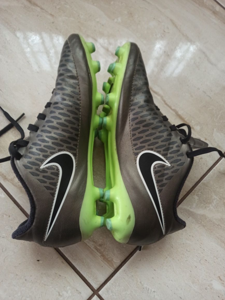 Pantofi fotbal Nike mărimea 38.