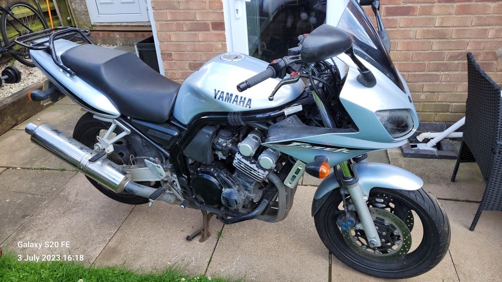 Yamaha fzs 600cm