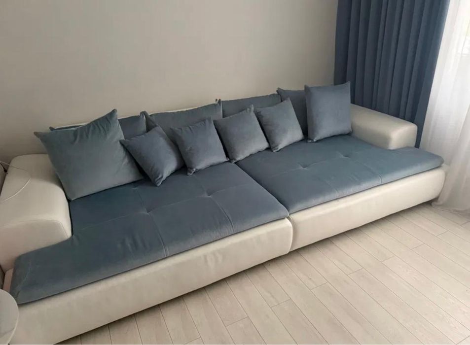 Canapea living in stare noua