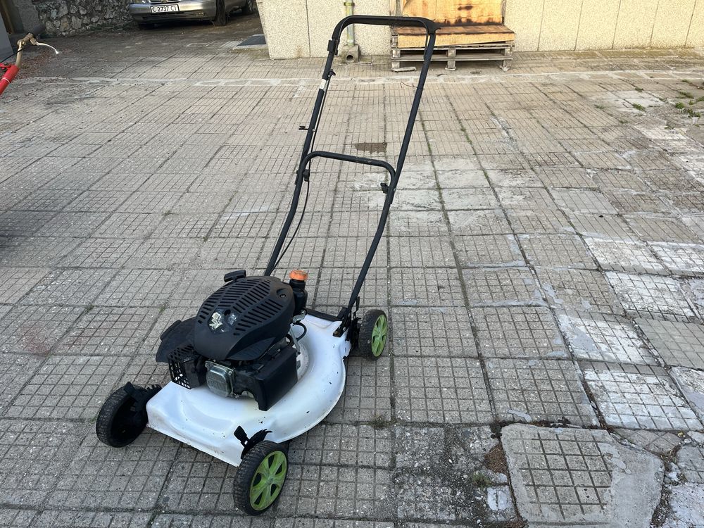 Моторна самоходна косачка