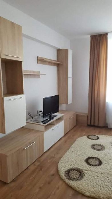 Închiriez apartament