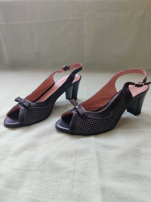 Дамски сандали от естествена кожа