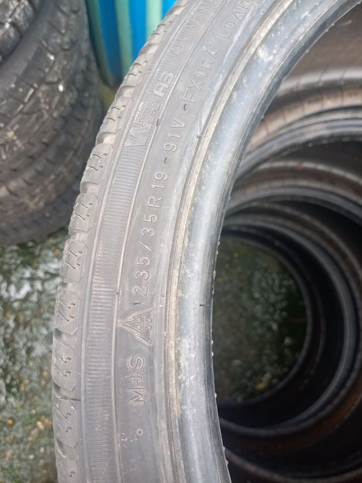 Nokian 235/35/19 4 броя зимни