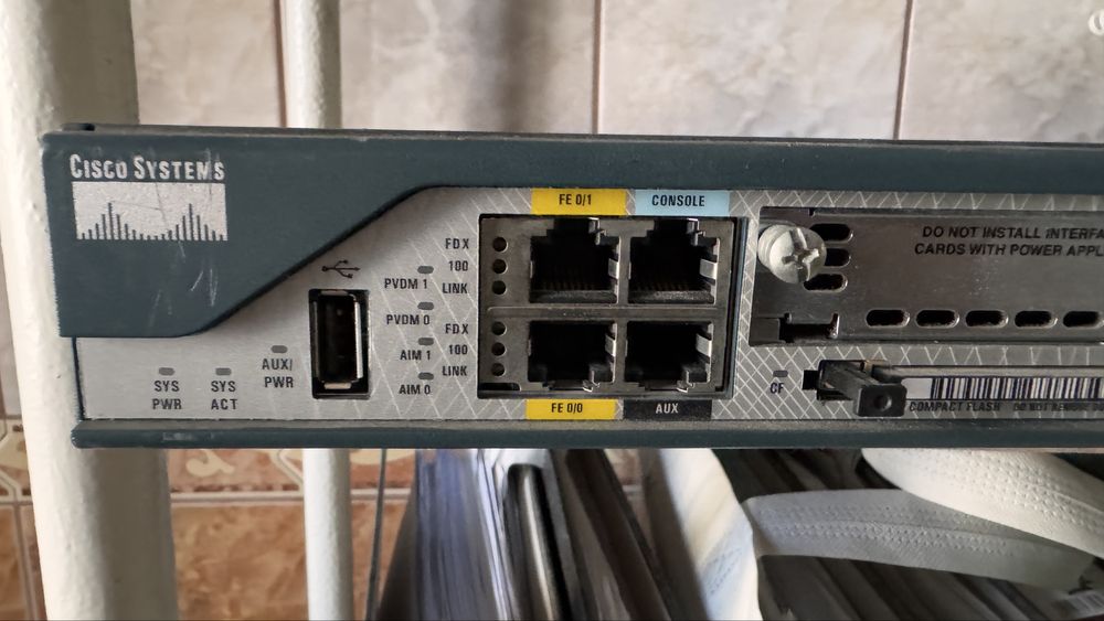 Router Cisco 2081 in stare perfecte de functionare