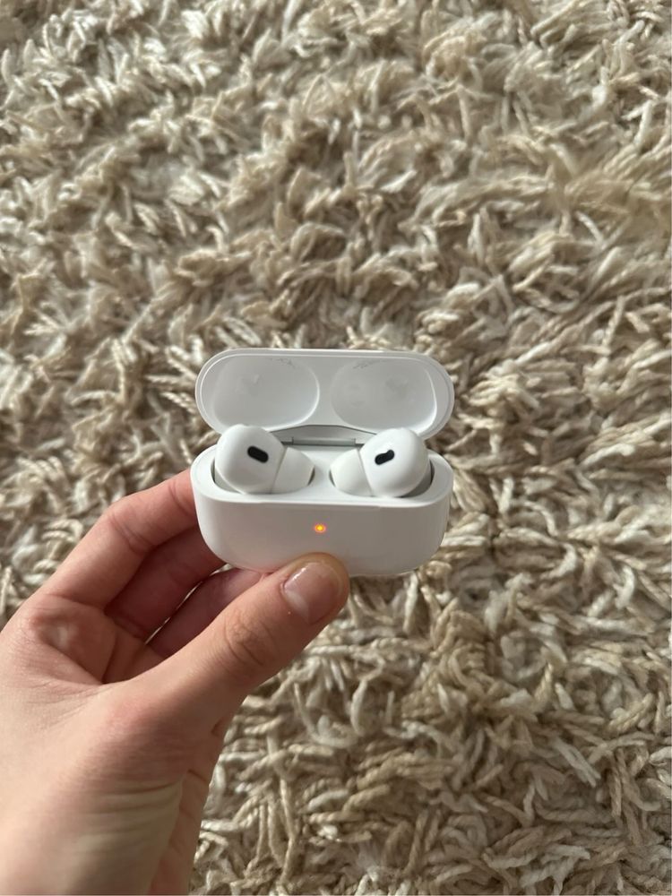 Продаю срочно наушники AirPods Pro 2