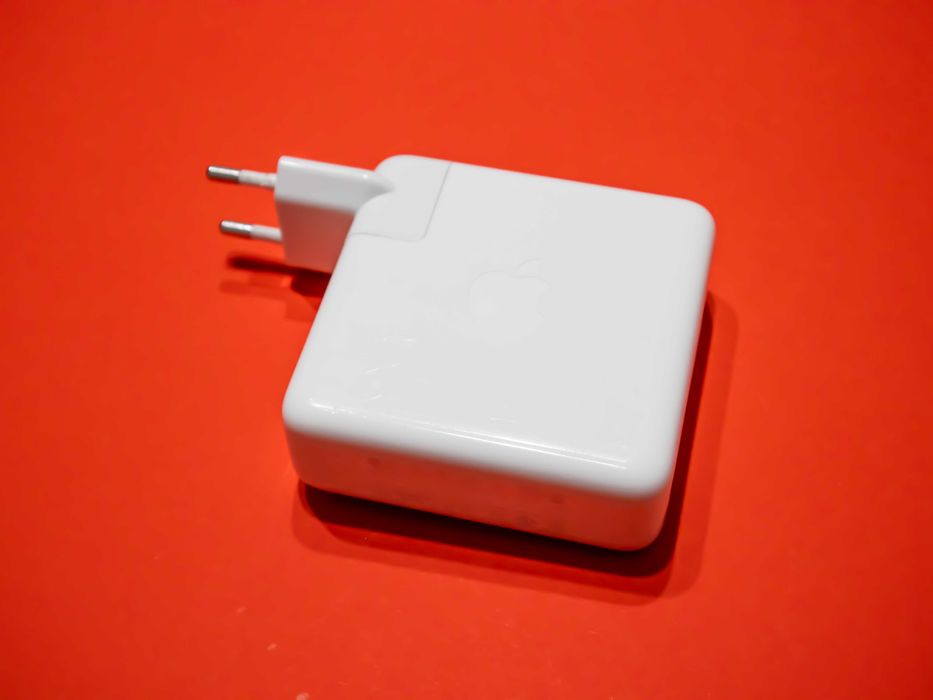 Apple 96W USB-C зарядно (оригинал A2166) за MacBook Pro - тествано