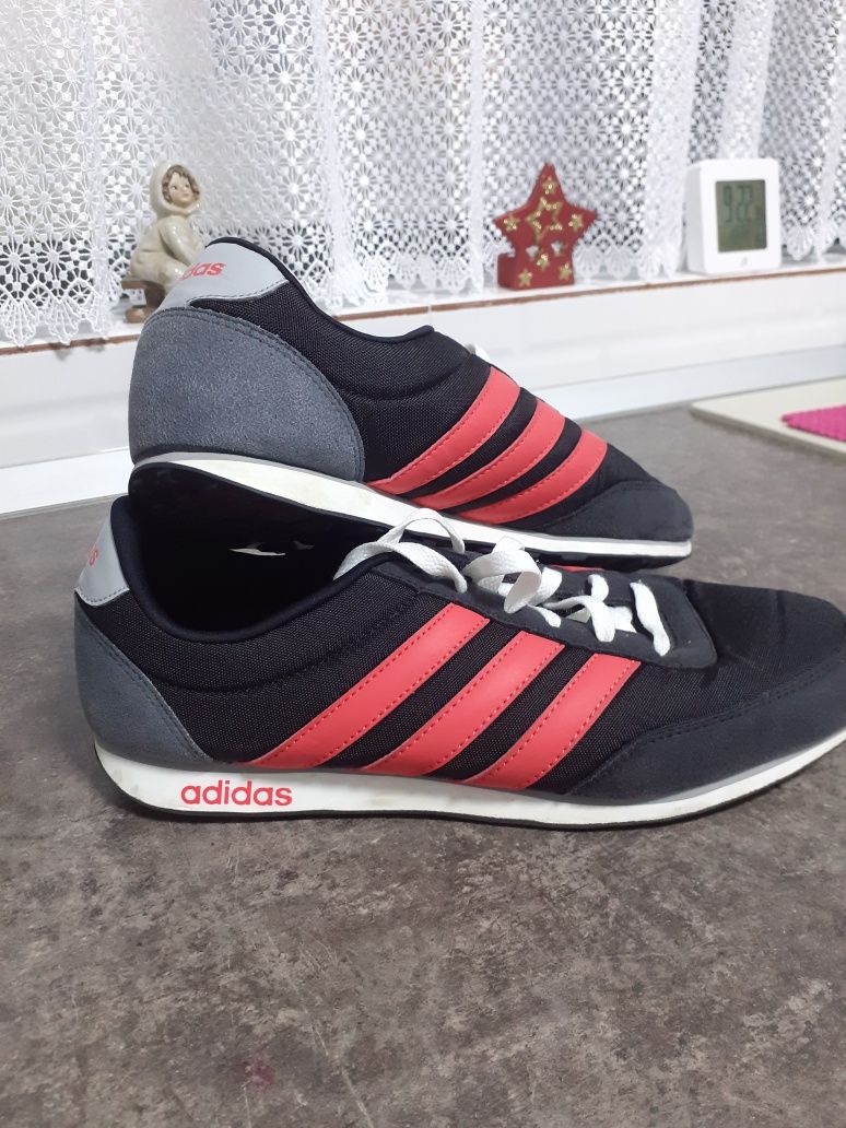 Vand pantofi sport Adidas