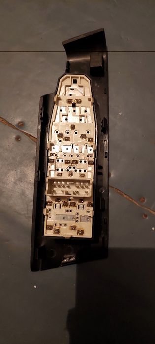 Стеклоподьемник от ravon r3 новый