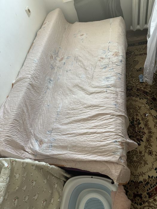 Кровать +диван сатылады.