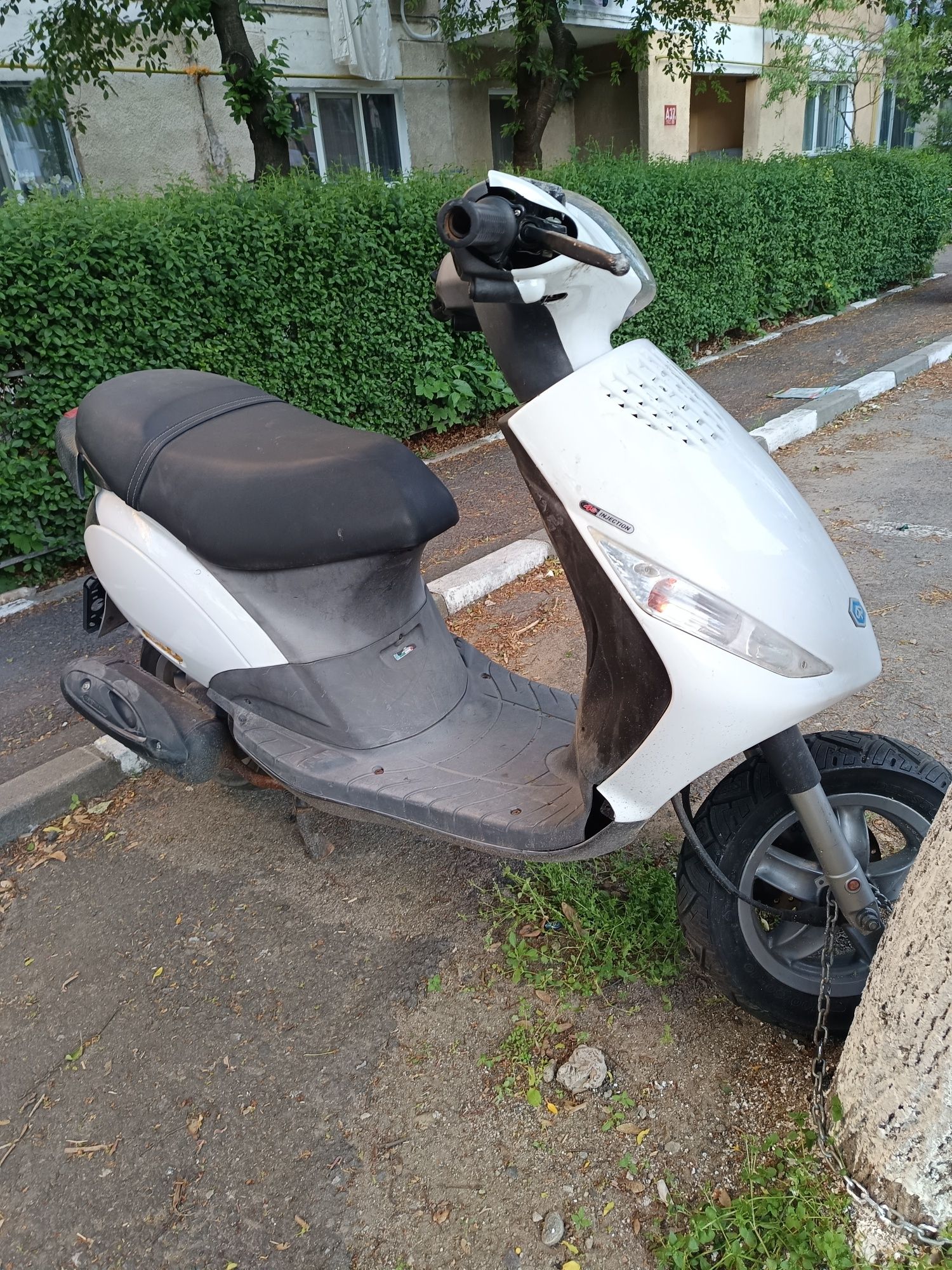 Scuter Piagio Zip