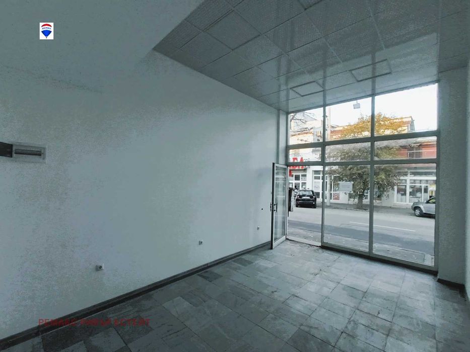 Търговско помещение за продажба Широк център