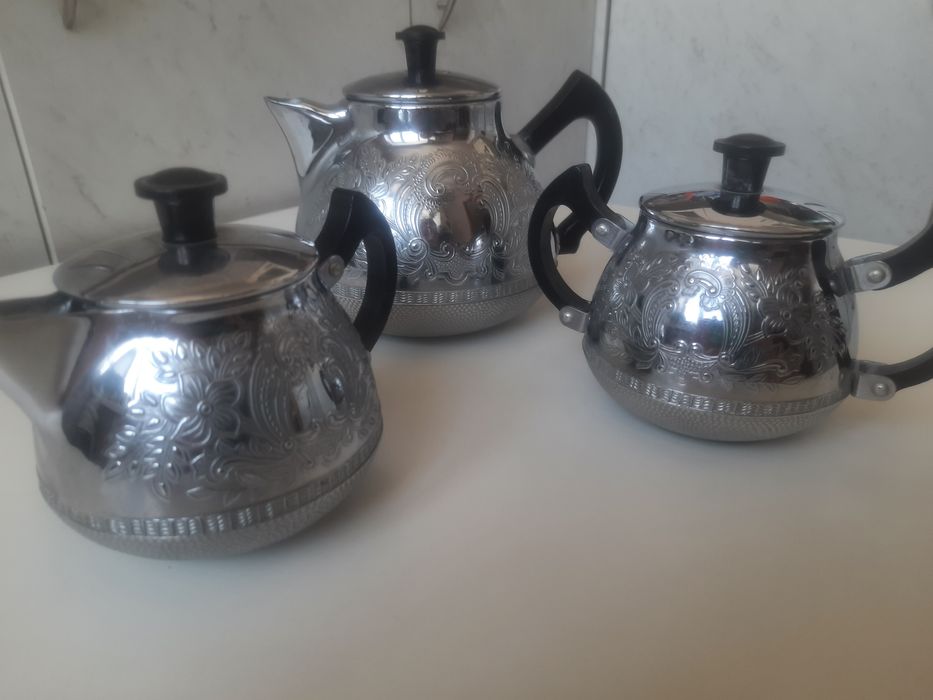 Набор для чая: заварочный чайник, сливочник, сахарница