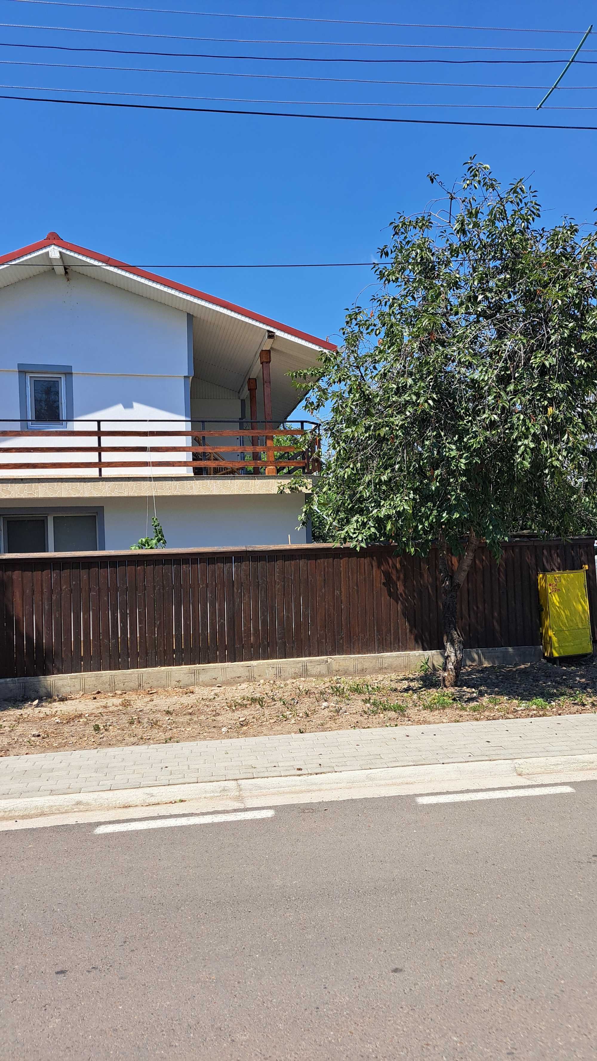 Casa de vanzare, 4 camere, parter & mansarda