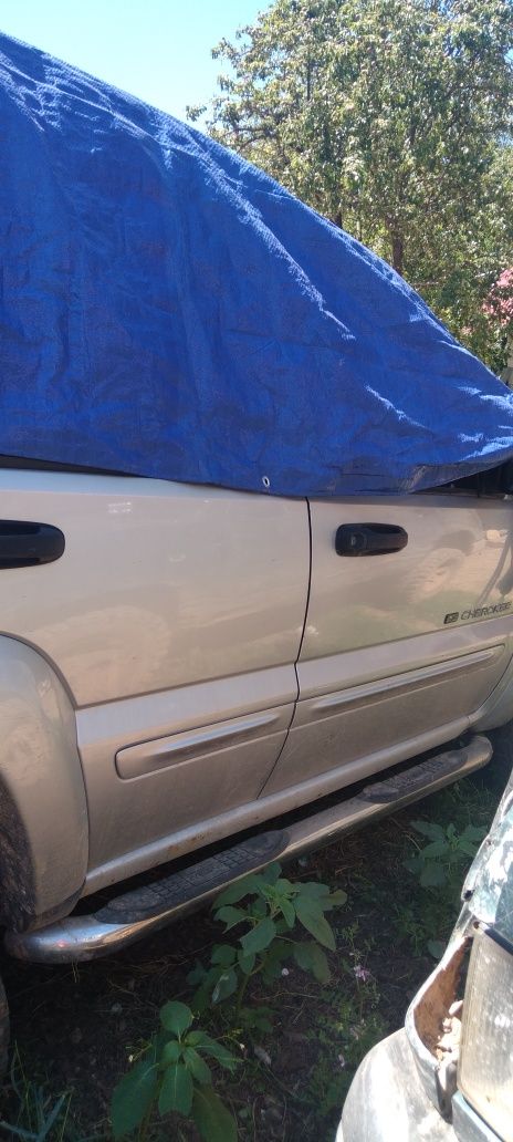 Vând jeep Cherokee