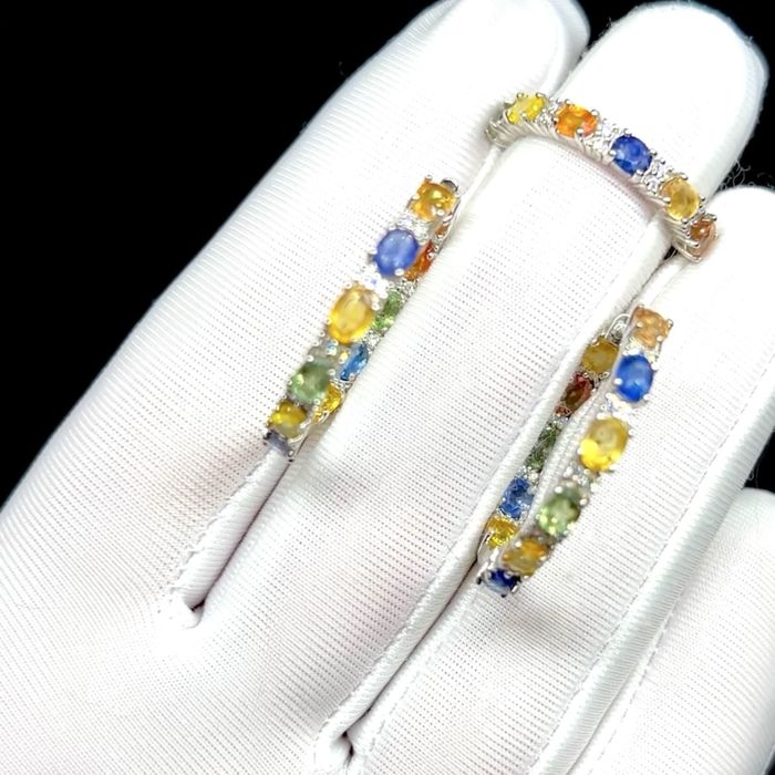 Шикарный комплект с натуральными многоцветными Сапфирами