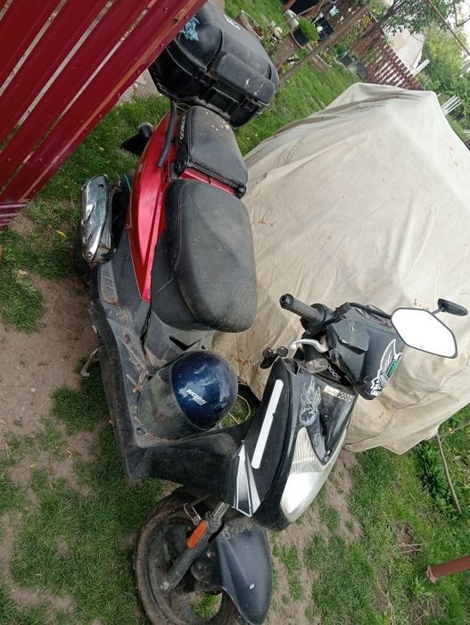 Vand scuter perfect funcțional și unul de rezerva