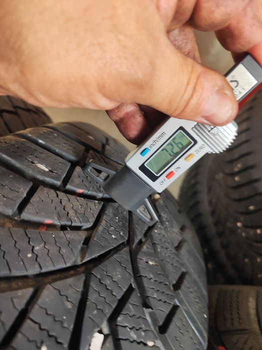 4бр.зимни гуми 215/65/17 Toyo