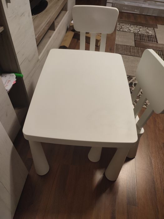 Măsuță și scaune pentru copii Ikea
