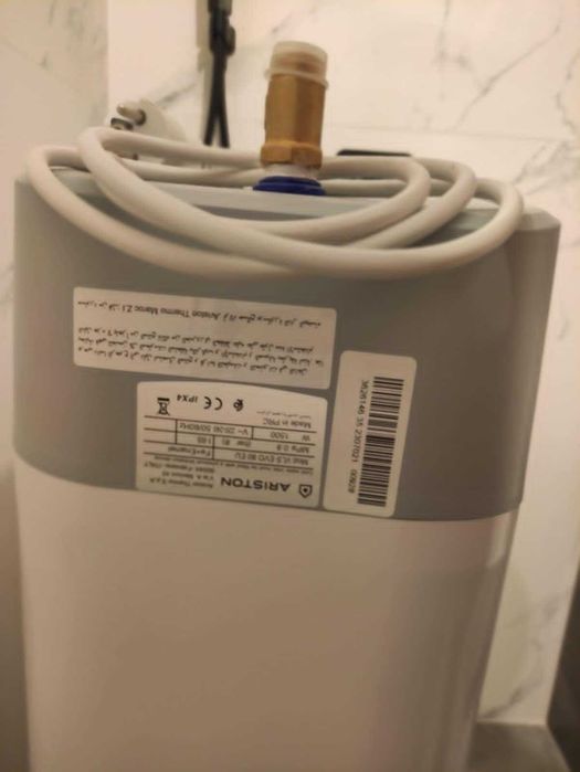 Продавам чисто нов бойлер ARISTON VLS EVO 80EU. Цена 700 лв.