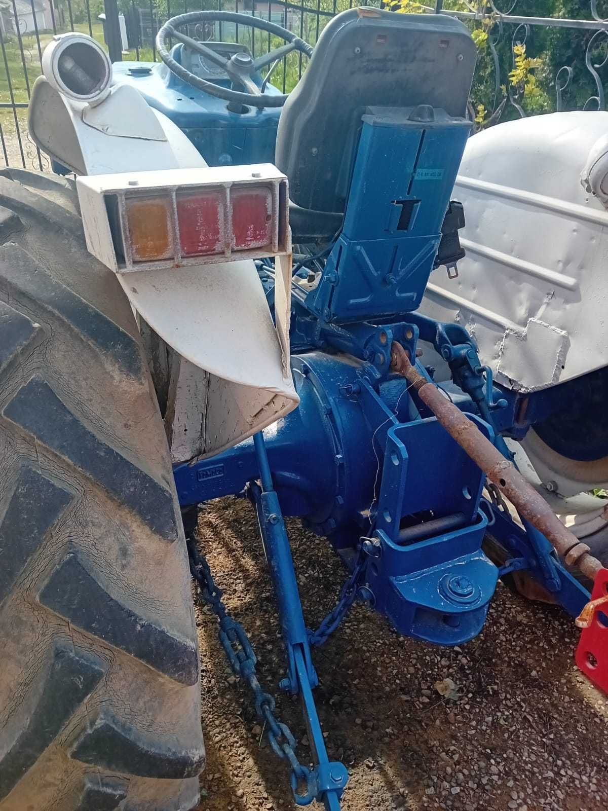 Vând tractor Ford 3000 50cai