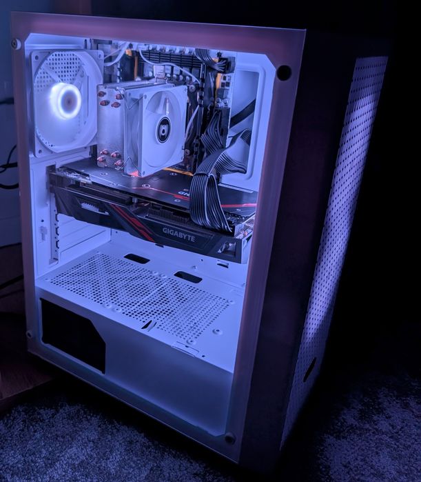 Sistem gaming Intel Xeon E5 2680 v4 14 core 32gb ddr4 RX Vega 56 8gb 5