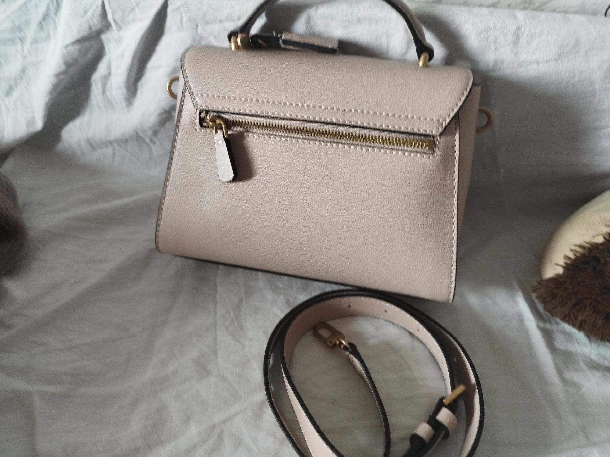 Нова Чанта Guess