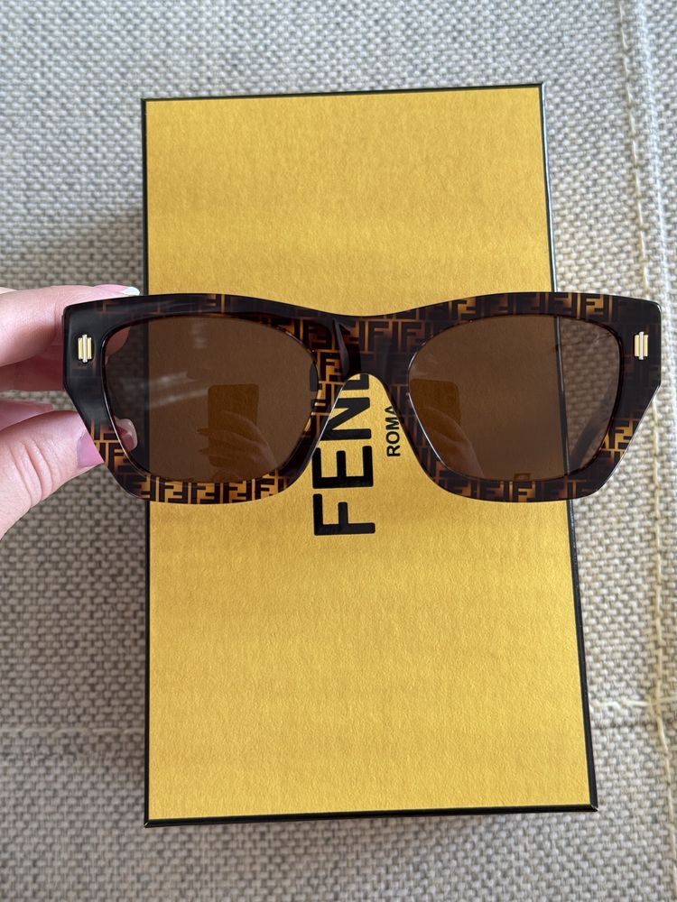 Слънчеви очила Fendi