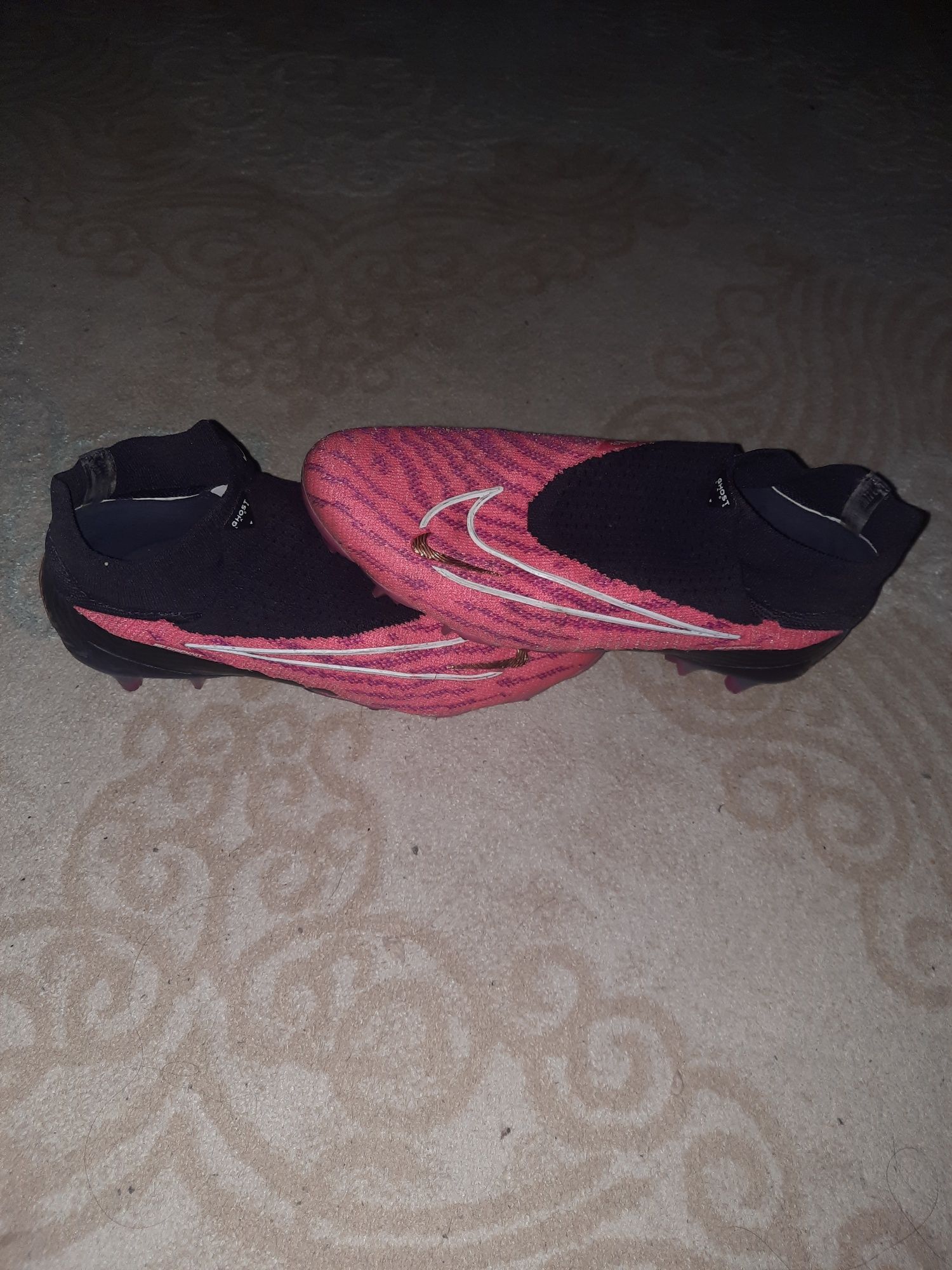 Продаётся бутсы - Nike Phantom GX pink