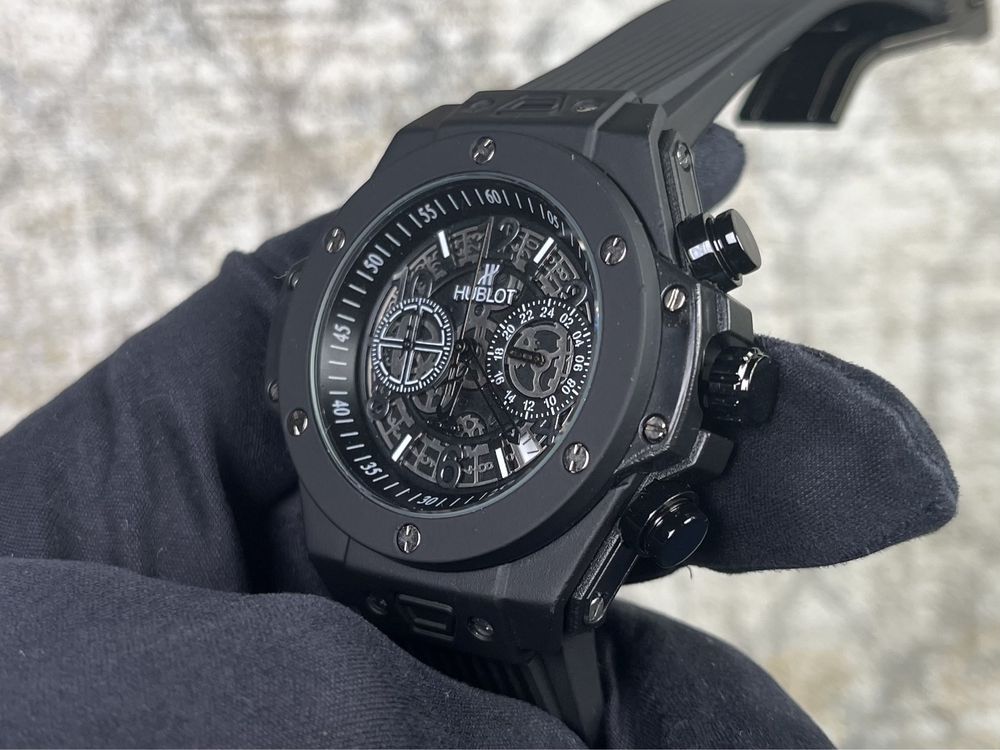 Часовник Hublot В черно