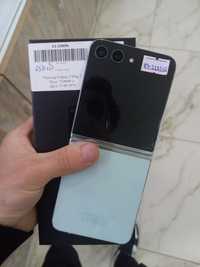 Телефон Samsung Galaxy Z Flip 5