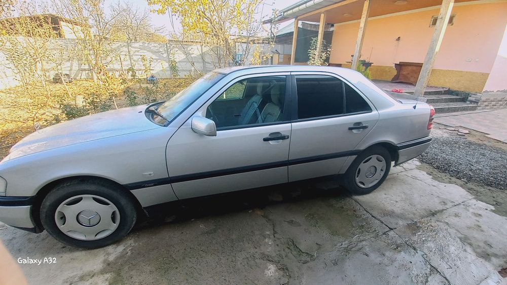 Mersedes c 180.Mashina sotiladi srochna