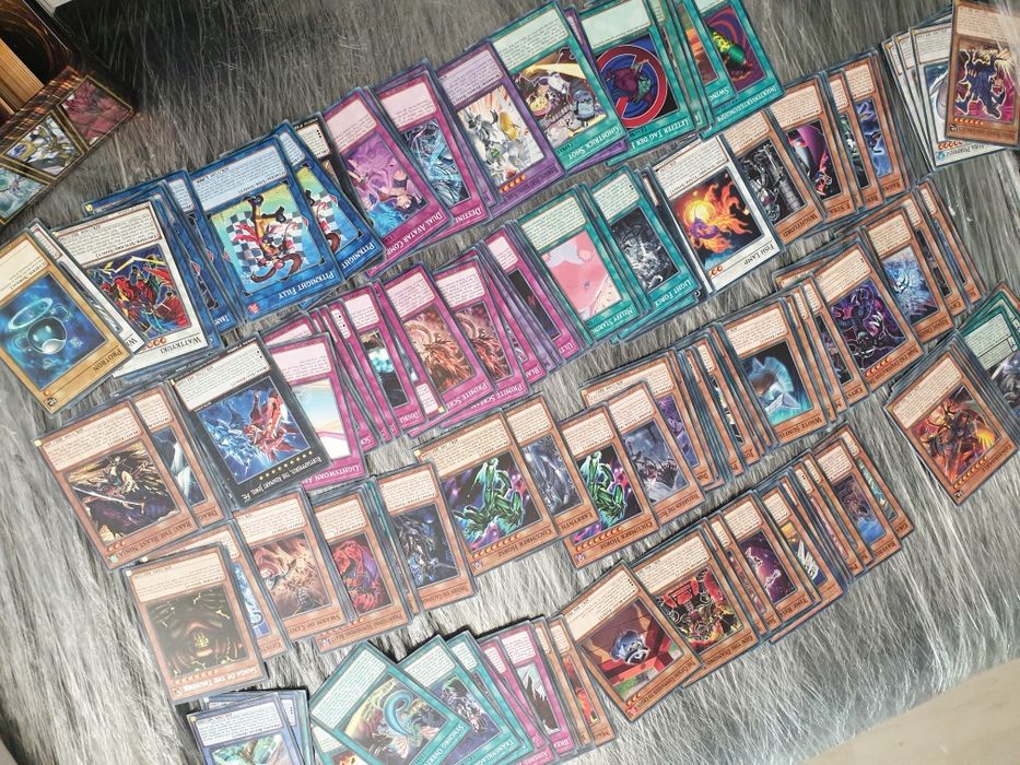 450+ Carti yugioh originale , stare foarte buna