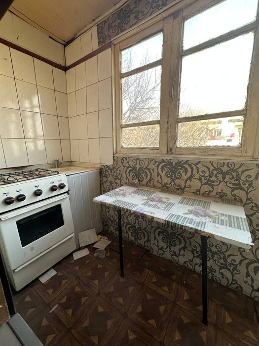 Продам квартиру ЮНУСАБАД орентир сампи 2остановки1/4/4  кирпич 1.5/3