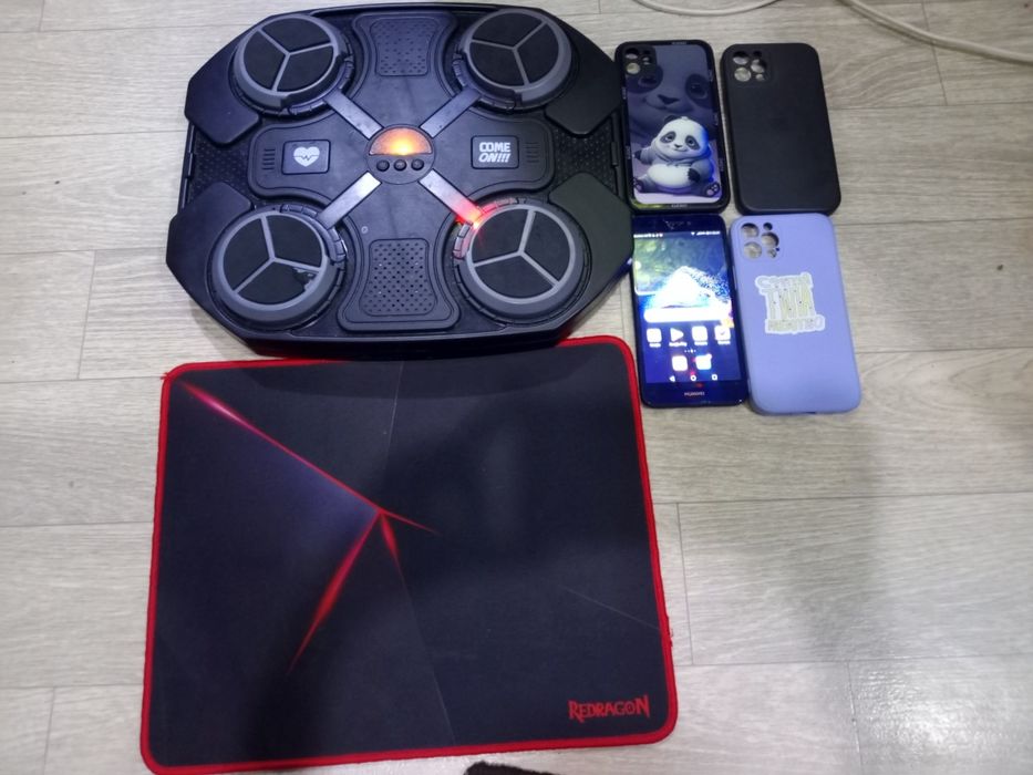 Продам вещи чехлы телефон бить грушу и компьютерный коврик